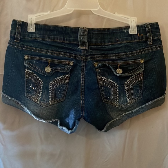 Almost Famous denim shorts - Picture 2 of 8